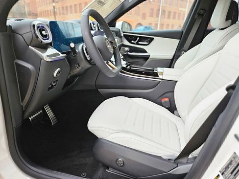 Used 2026 Mercedes-Benz GLC 300 4MATIC image 17