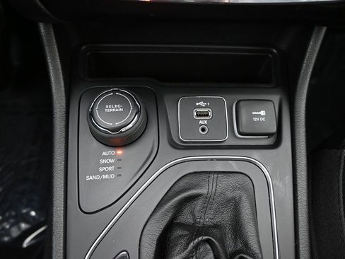 Used 2022 Jeep Cherokee Latitude Lux w/ Sun & Sound Group image 31