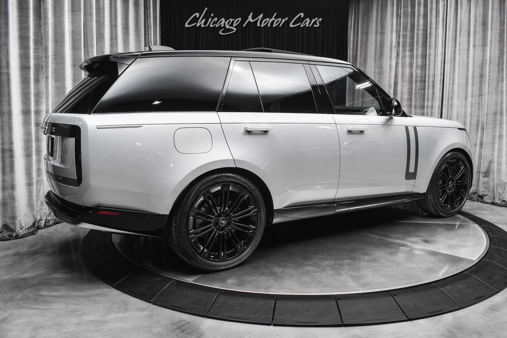 Used 2024 Land Rover Range Rover SE AWD/4WD image 5