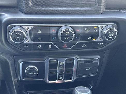 Used 2023 Jeep Gladiator Sport AWD/4WD image 12