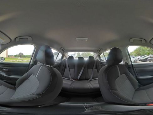 Used 2025 Nissan Sentra SV FWD image 40