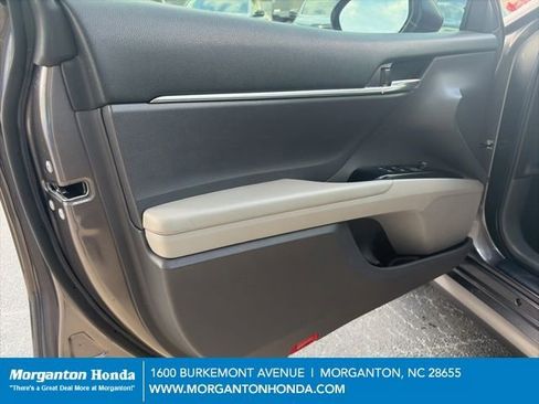Used 2020 Toyota Camry LE FWD image 11