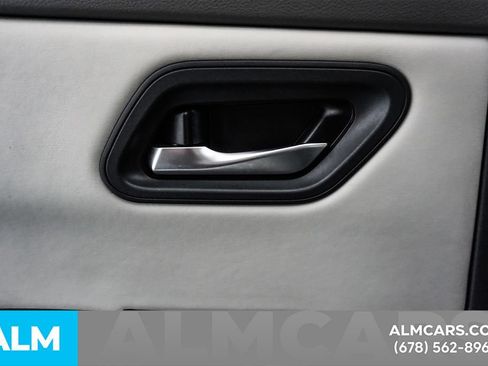 Used 2025 Nissan Rogue SV FWD image 59