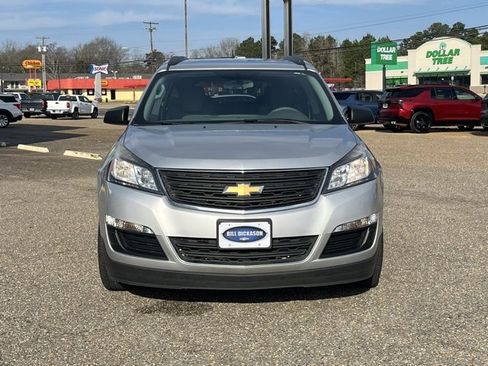 Used 2017 Chevrolet Traverse LS image 2