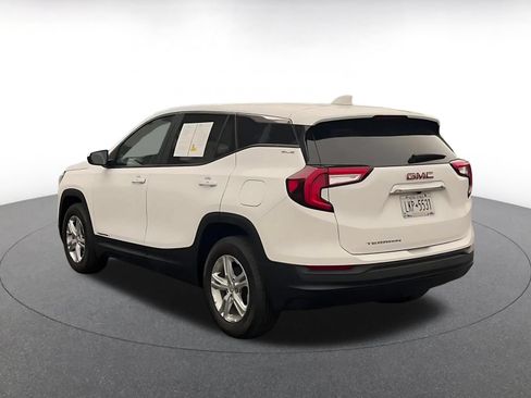 Used 2024 GMC Terrain SLE FWD image 10