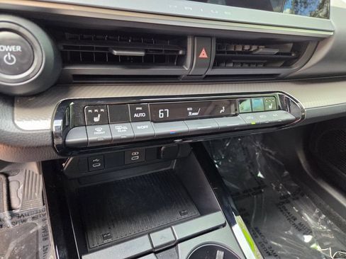 Used 2023 Toyota Prius XLE FWD image 28