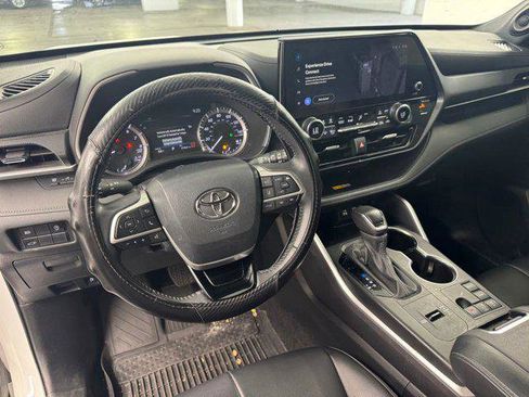 Certified 2024 Toyota Highlander XSE FWD image 8