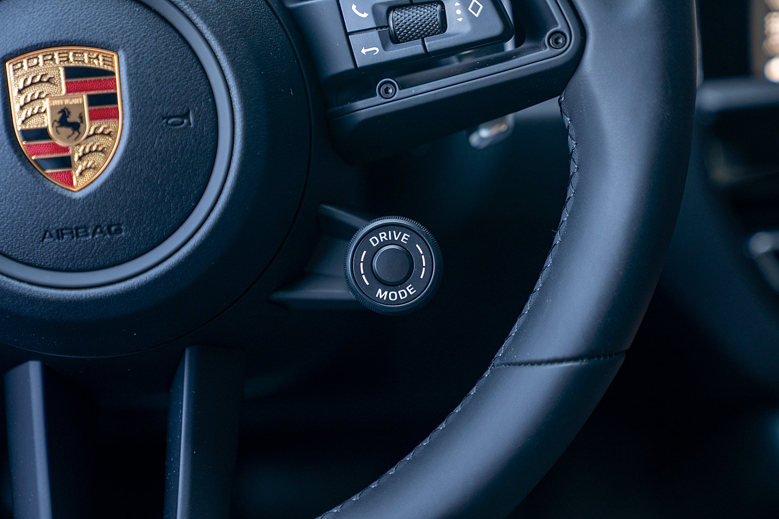 Certified 2026 Porsche Macan T AWD/4WD image 9