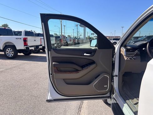 Used 2016 Chevrolet Tahoe LTZ AWD/4WD image 12
