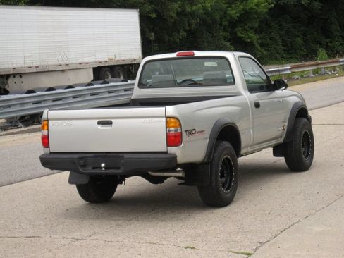 Used 2002 Toyota Tacoma 2WD Regular Cab image 12