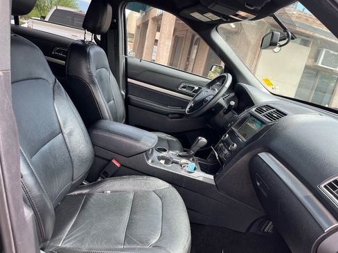 Used 2018 Ford Explorer XLT w/ Equipment Group 202A FWD image 19