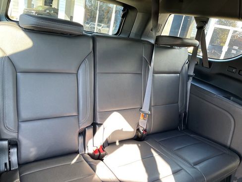 Used 2023 Chevrolet Suburban Z71 w/ Luxury Package image 40