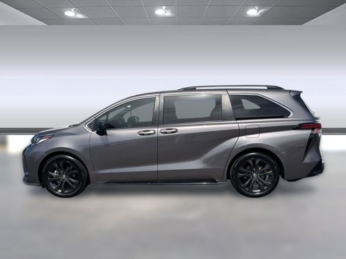 Certified 2022 Toyota Sienna XSE w/ XSE Plus Package FWD image 2