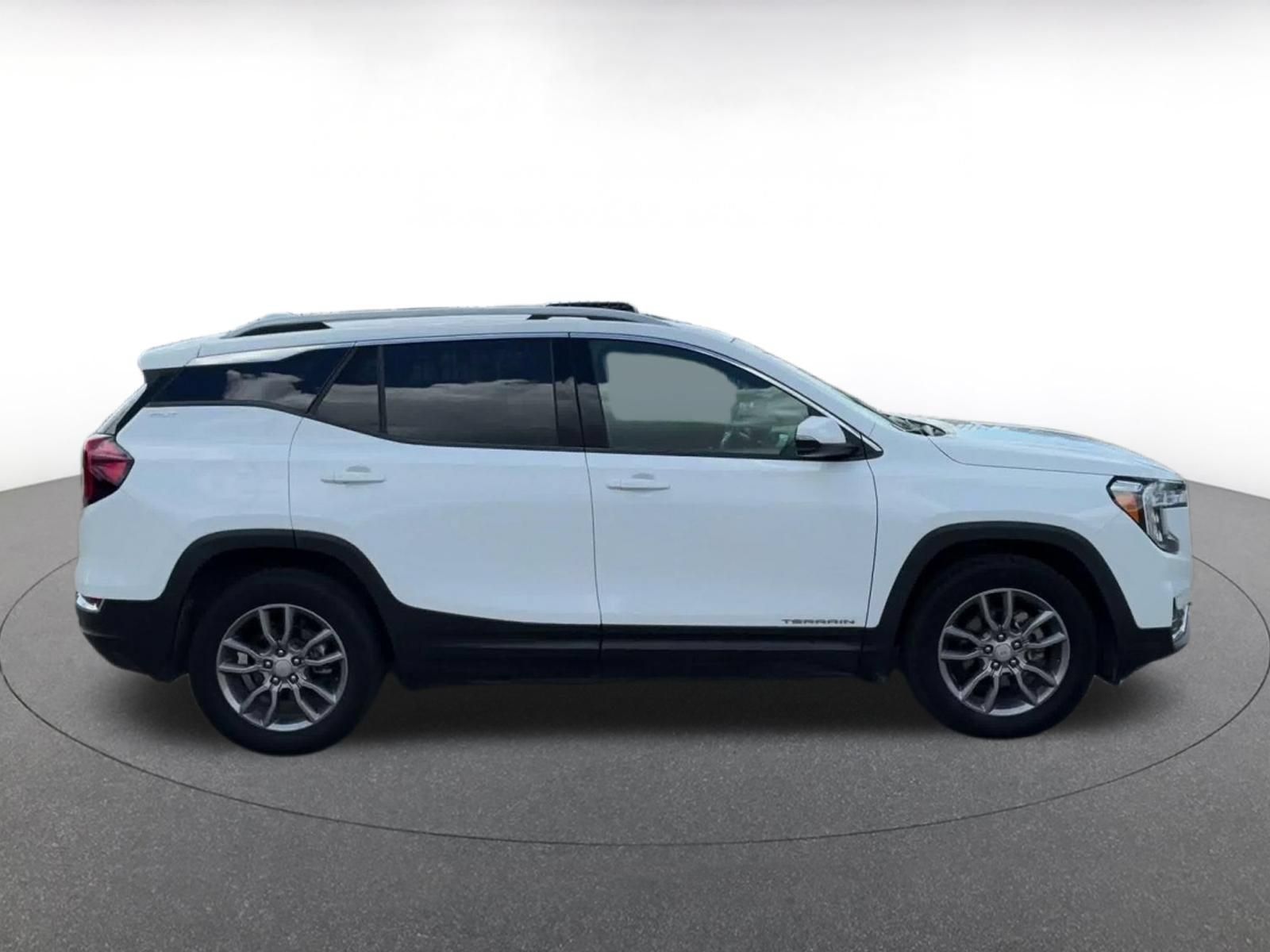 Used 2024 GMC Terrain SLT AWD/4WD image 15