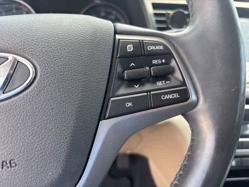 Used 2017 Hyundai Elantra Value Edition FWD image 12