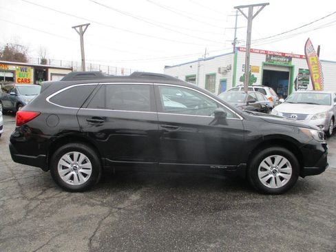 Used 2018 Subaru Outback 2.5i Premium image 6