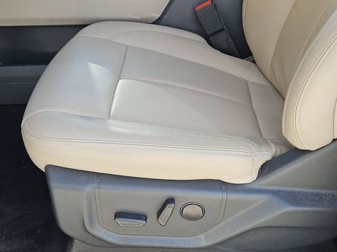 Used 2023 Ford Expedition XLT image 25