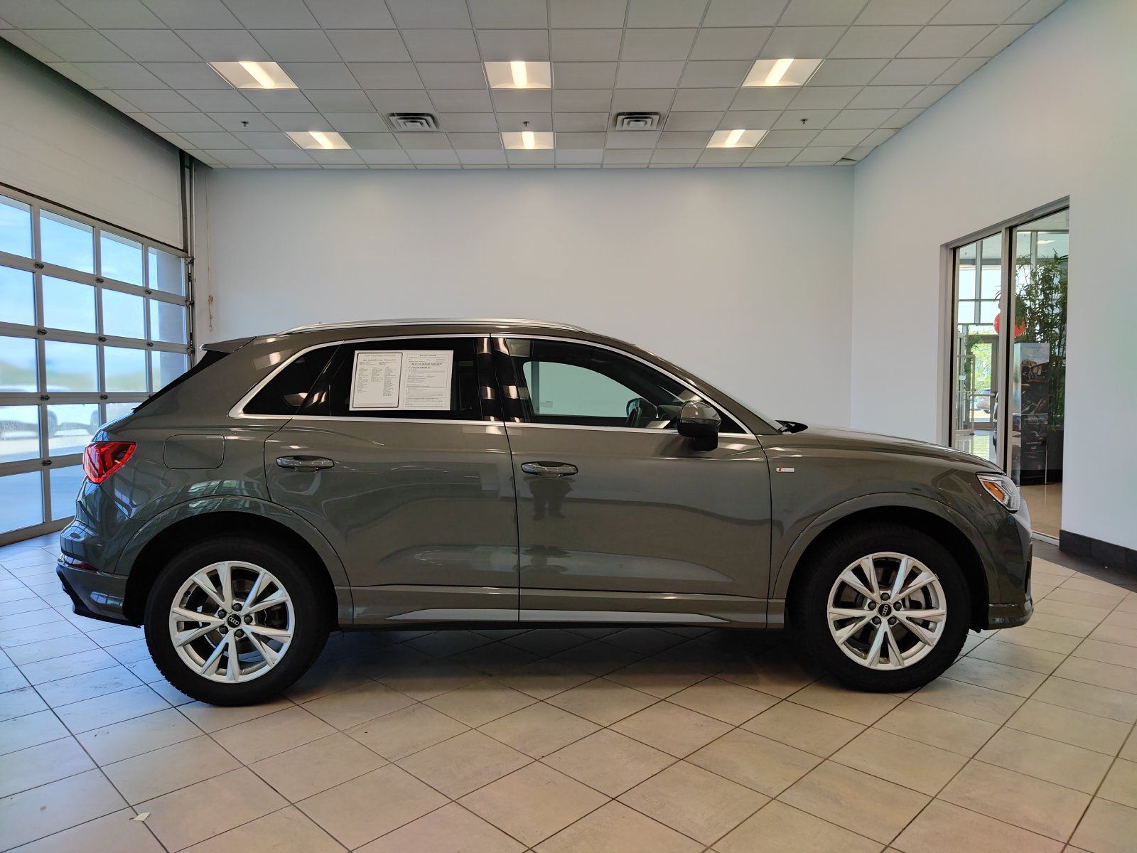 Used 2024 Audi Q3 2.0T Premium AWD/4WD image 2
