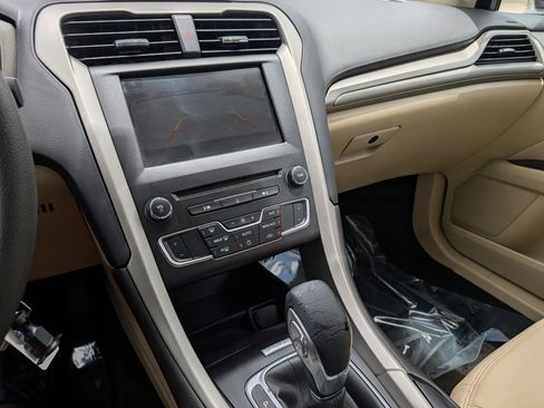 Used 2016 Ford Fusion SE FWD image 28