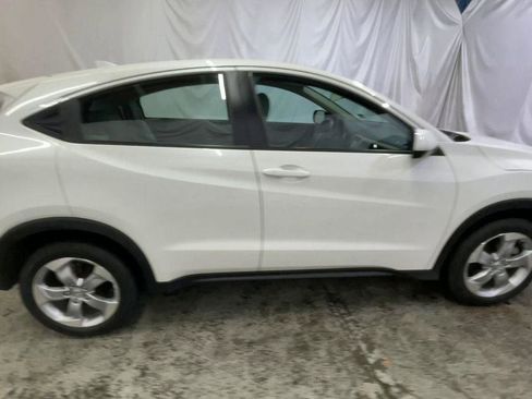 Used 2021 Honda HR-V LX image 9