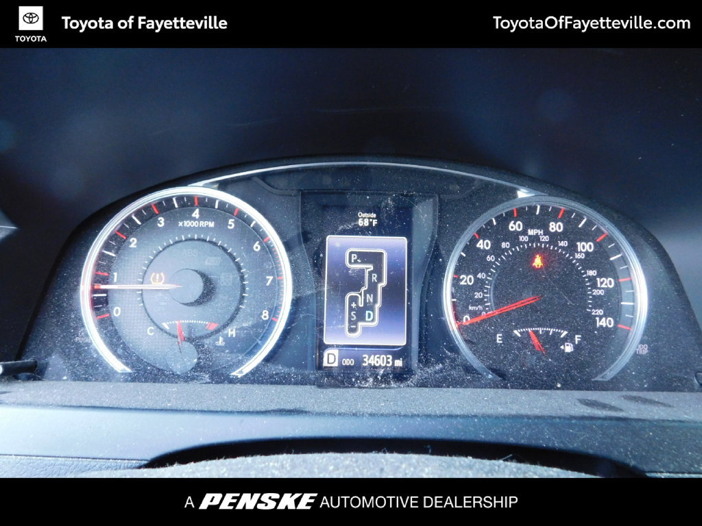 Used 2017 Toyota Camry SE w/ Moonroof Package FWD image 7