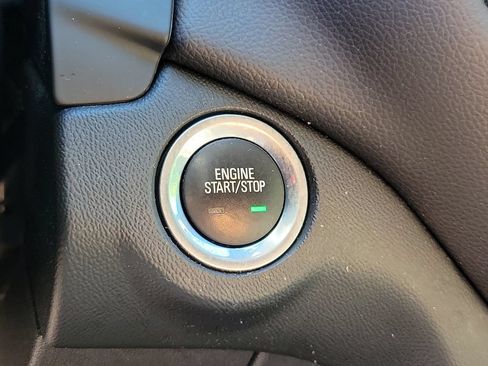 Used 2021 Chevrolet Equinox LT FWD image 34