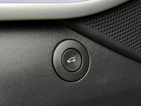 Used 2018 Chevrolet Camaro SS image 58