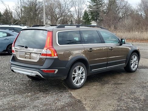 Used 2016 Volvo XC70 T5 Premier w/ Proximity Package image 4