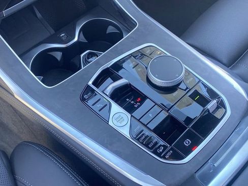 New 2025 BMW X7 M60i w/ Climate Comfort Package image 22