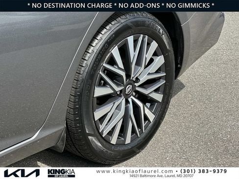 Used 2025 Nissan Altima 2.5 SV FWD image 30
