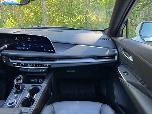 Used 2025 Cadillac XT4 Sport AWD/4WD image 34