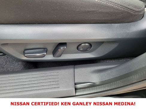 Certified 2025 Nissan Rogue SV image 35