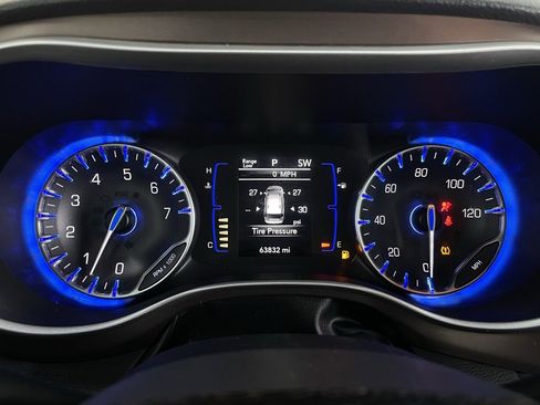 Used 2018 Chrysler Pacifica L image 31