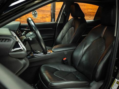 Used 2018 Toyota Camry XLE w/ Protection Package (Q2) FWD image 9
