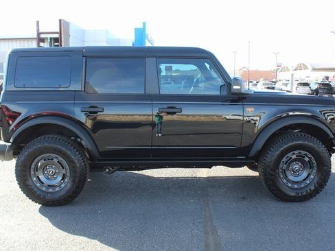 Used 2025 Ford Bronco Badlands image 2
