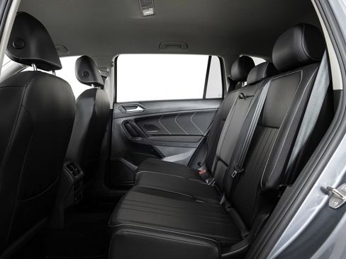 Used 2023 Volkswagen Tiguan SE image 19