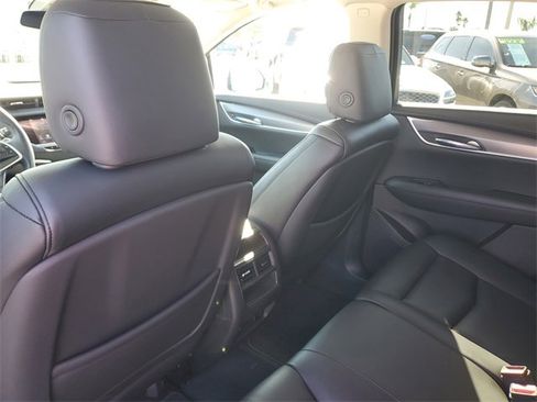 Used 2017 Cadillac XT5 Luxury image 12