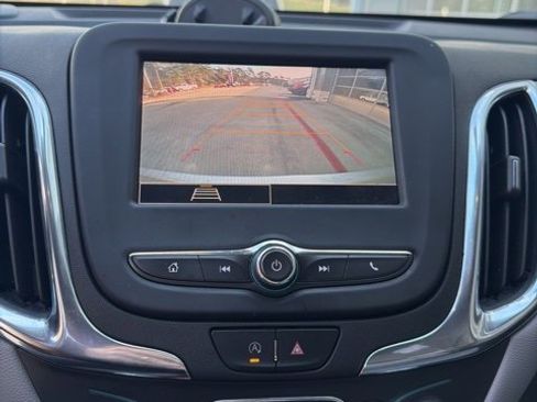 Used 2022 Chevrolet Equinox LS image 7