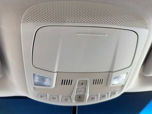 Used 2018 Ford Edge Titanium w/ Equipment Group 301A AWD/4WD image 32