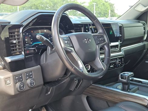 Used 2022 Chevrolet Silverado 1500 LT Trail Boss w/ LT Trail Boss Premium Package AWD/4WD image 10