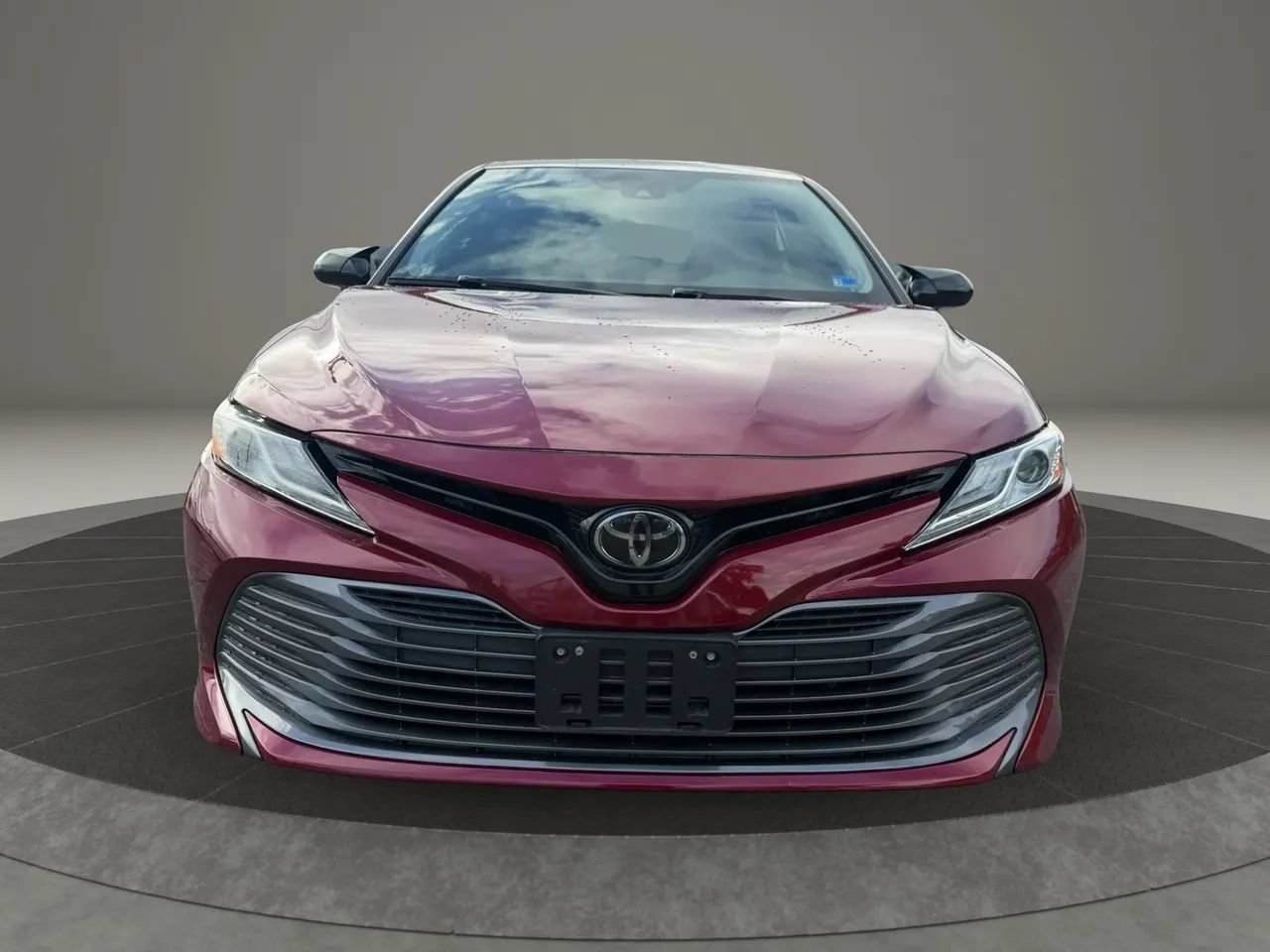 Used 2020 Toyota Camry XLE w/ Navigation Package FWD image 2