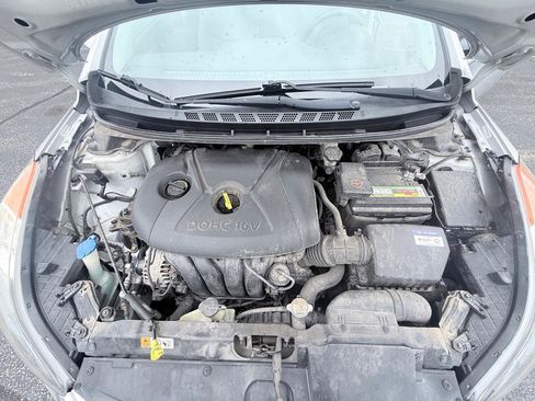 Used 2013 Hyundai Elantra GLS w/ Preferred Pkg FWD image 17