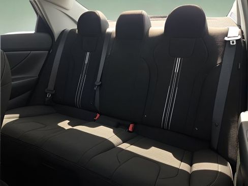 Used 2025 Hyundai Elantra Blue image 13