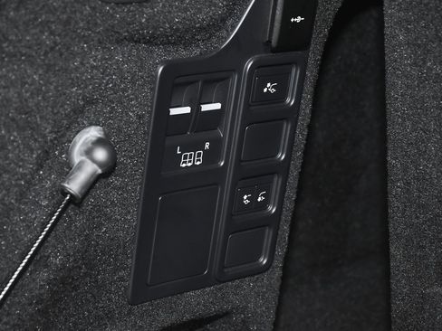 Used 2023 Land Rover Discovery S R-Dynamic image 59