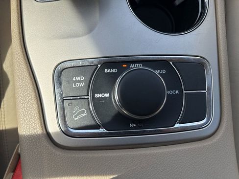 Used 2015 Jeep Grand Cherokee Limited w/ Trailer Tow Group IV AWD/4WD image 20