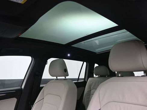 Used 2019 Volkswagen Tiguan SEL Premium R-Line image 12