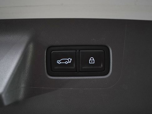 Used 2025 Hyundai Santa Fe Limited image 17