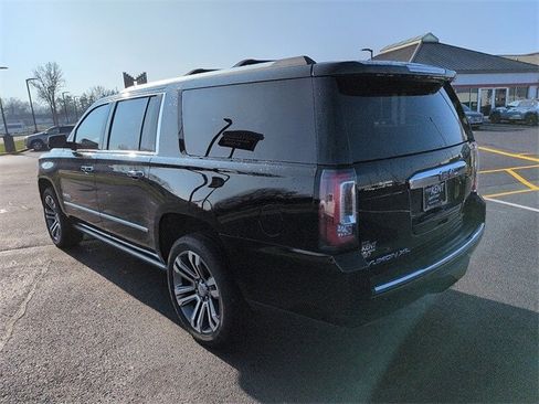 Used 2020 GMC Yukon XL Denali w/ Denali Premium Package image 5