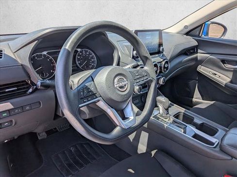 Used 2024 Nissan Sentra SV FWD image 9