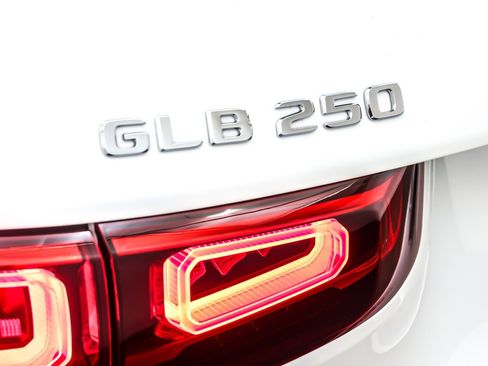 Used 2023 Mercedes-Benz GLB 250 image 10